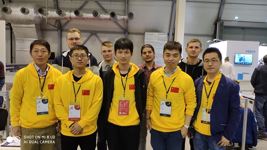 南宁工业职院代表队在机电一体化赛项喜获佳绩